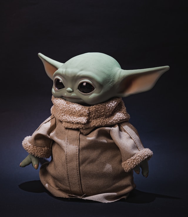 picture of baby yoda in cloak
